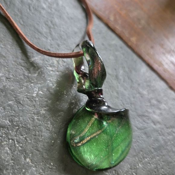 Unique Vintage Green Glass Pendant Necklace - Picture 2 of 3